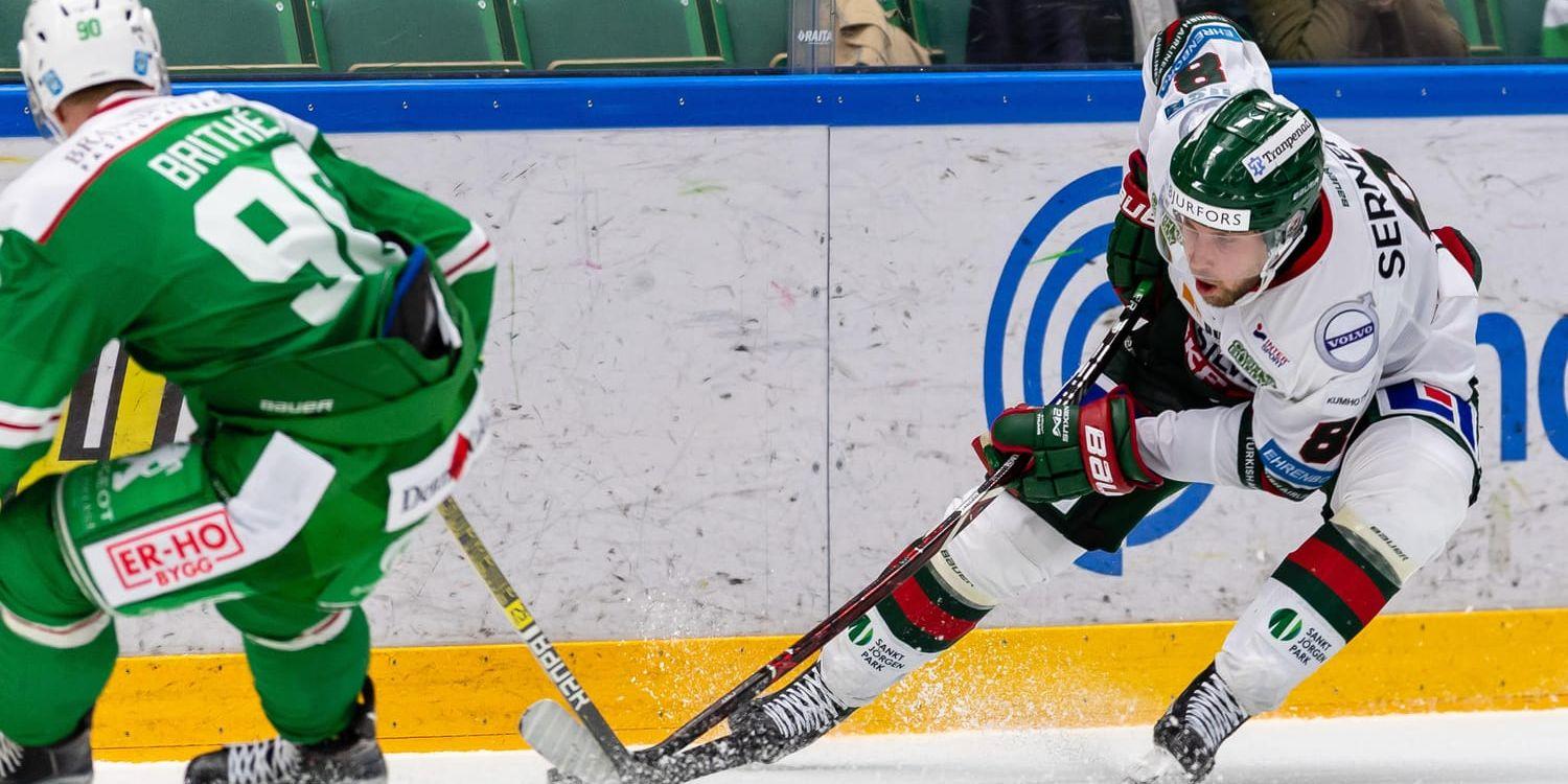 Frölundas Viktor Ekbom, till höger, under matchen mot Rögle.