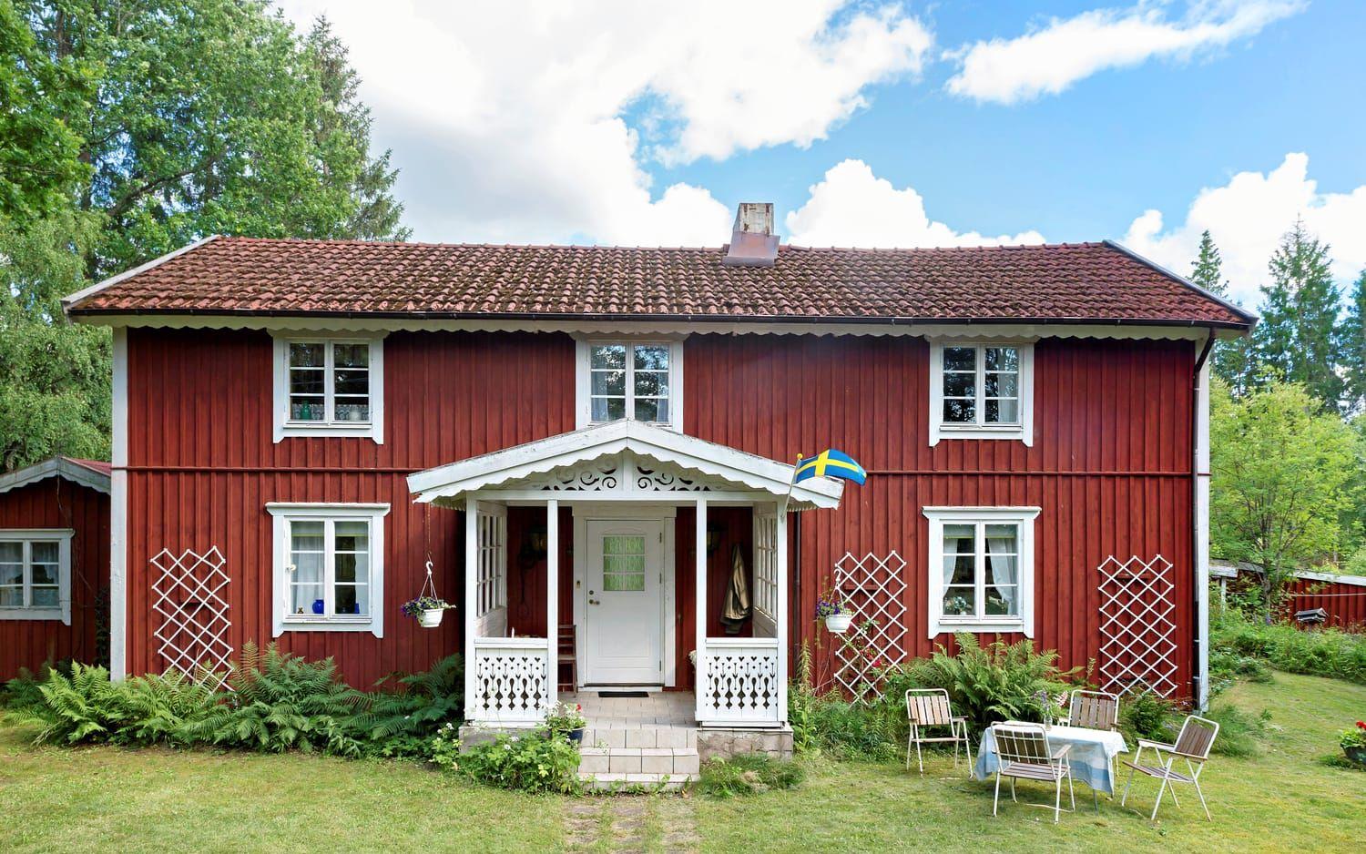 Ett timmerstockhus i Jälluntofta väckte stort intresse med sin historia och landade på slutpriset 1 580 000 kronor. Det röda boningshuset med vita knutar har även nära till en vandringsled, skog och sjöar.