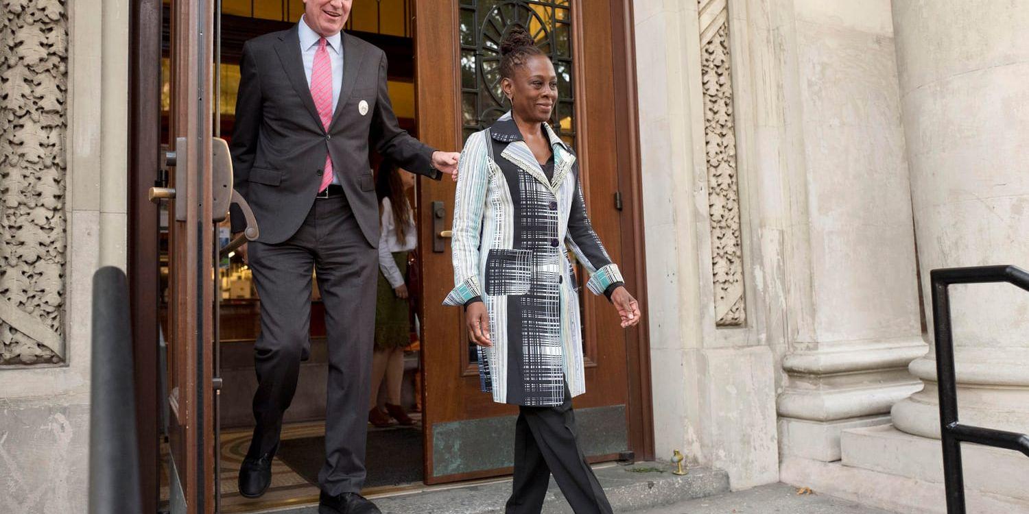 New Yorks borgmästare Bill de Blasio och hans hustru Chirlane McCray vid biblioteket i Brooklyn i New York. Arkivbild.