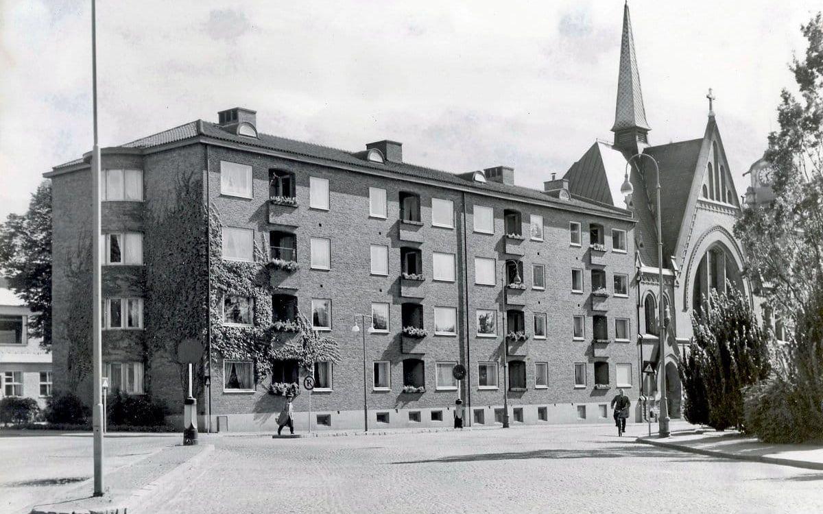 1944 byggde Ernst R. Andersson för privat räkning det här huset, strax intill Immanuelskyrkan.
