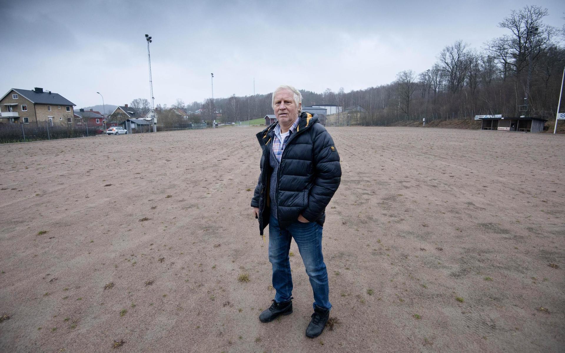 Ordföranden Claes Holmqvist får inte se sitt OBK spela division 2-bandy på Strömvallen i vinter, men hoppas vara tillbaka i seriespel till nästa vinter.