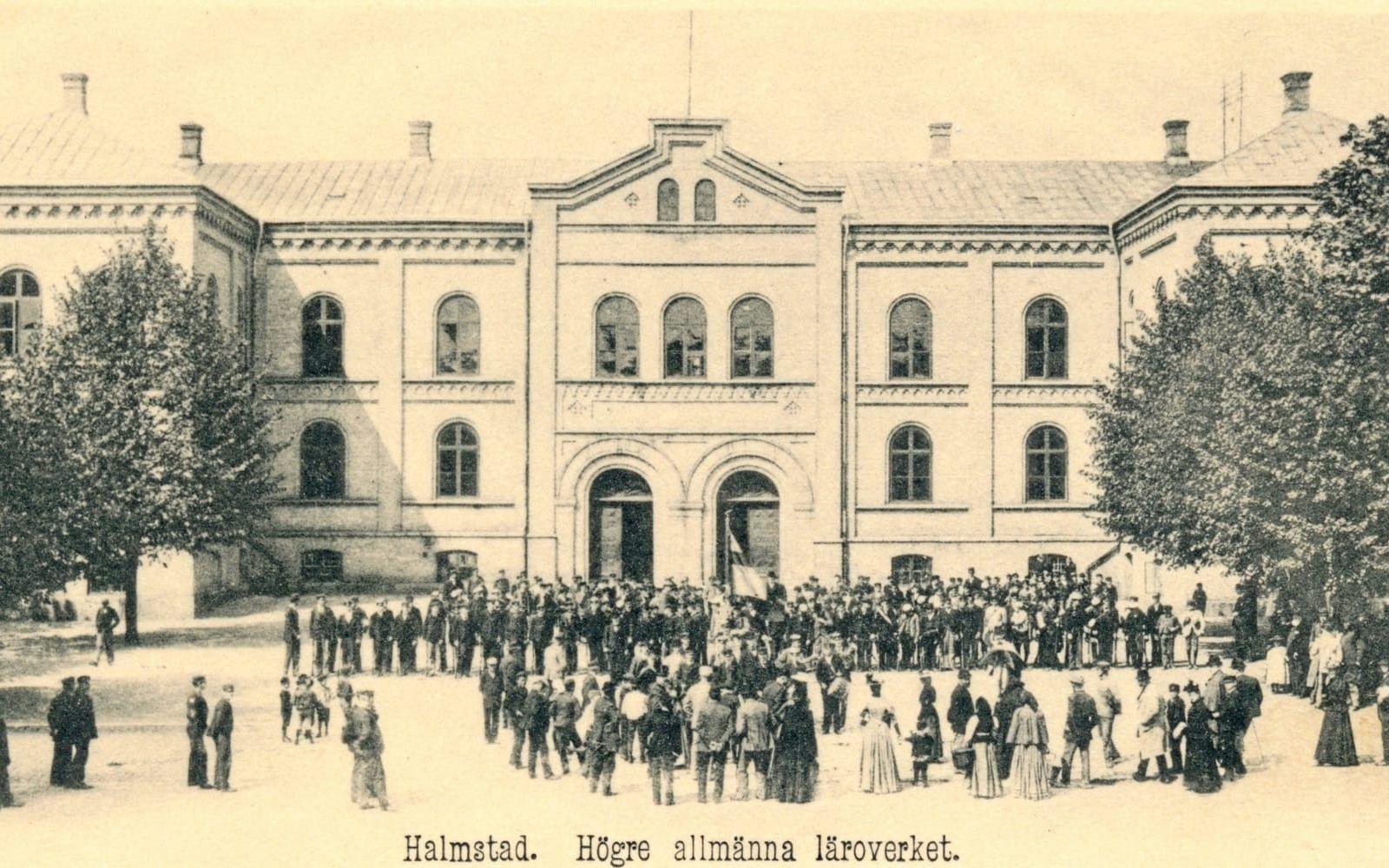 Här är läroverket som stod klart 1869 mellan nuvarande Rådhuset och Slottet. 