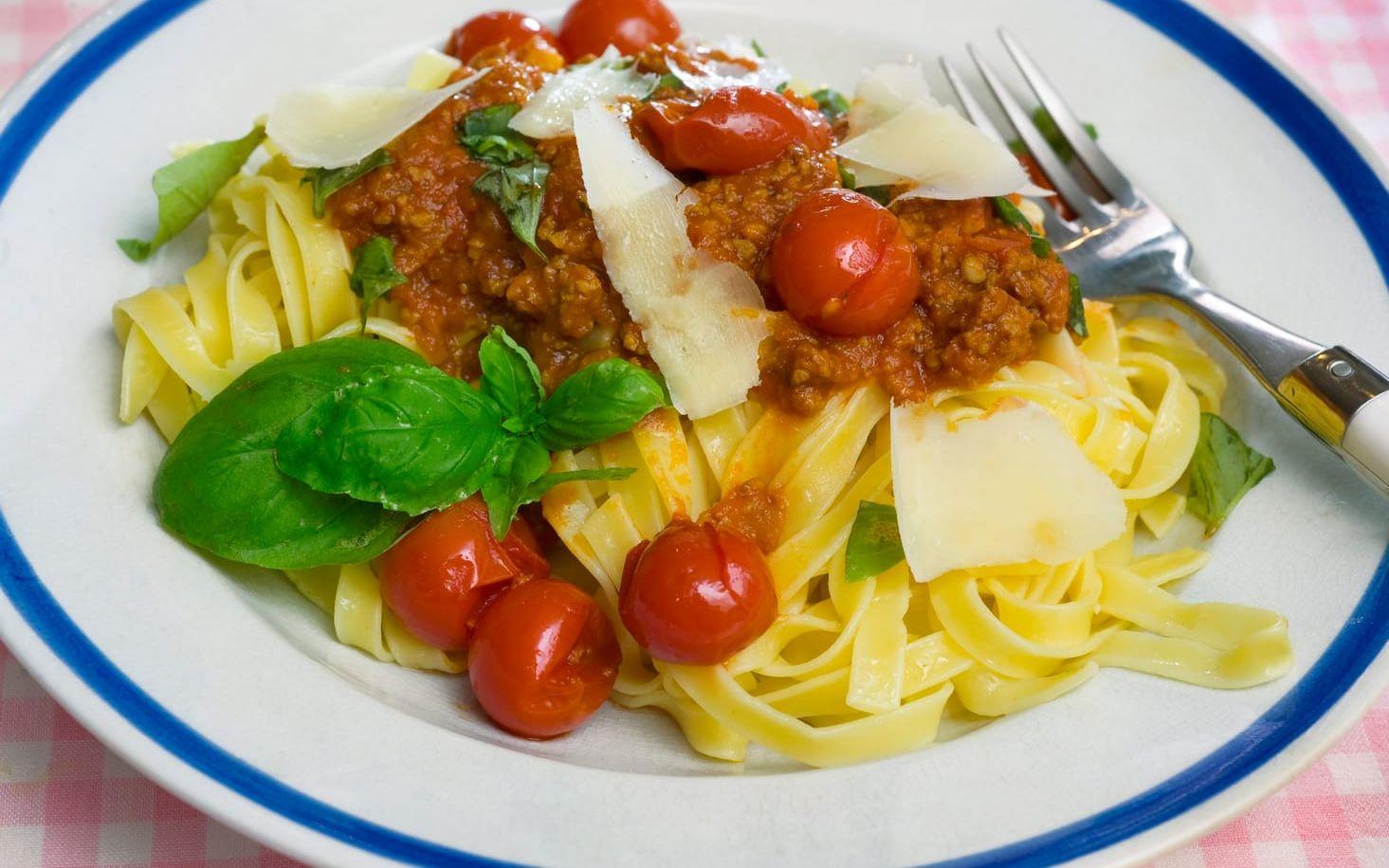 Spaghetti och köttfärssås innehade i många år förstaplatsen, men puttades i år ner till plats två. En storfavorit – inte minst hos barnfamiljer.