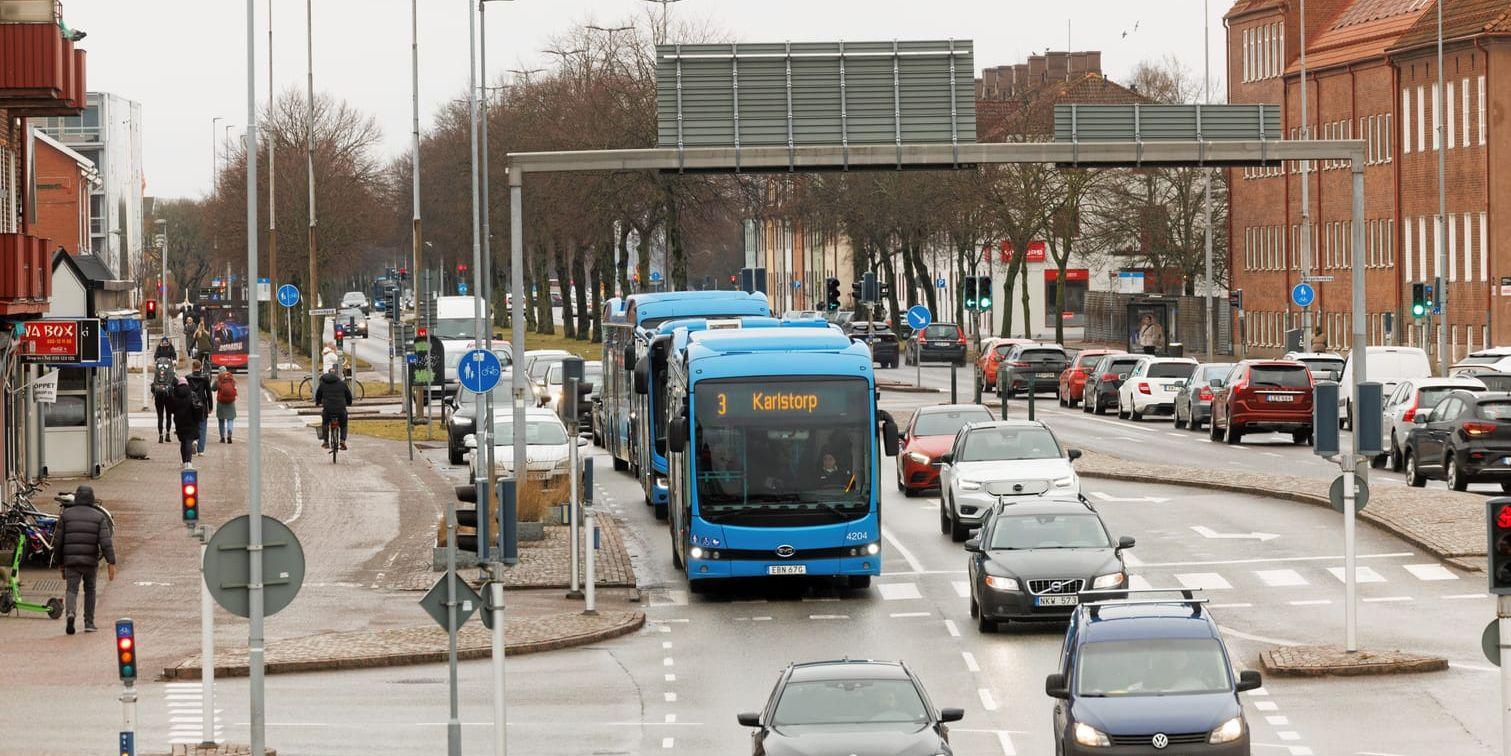 Det blir tyvärr omöjligt för Hallandstrafiken att förstärka trafik för väldigt många resenärer under en och samma tid, skriver en representant för Hallandstrafiken i en replik.