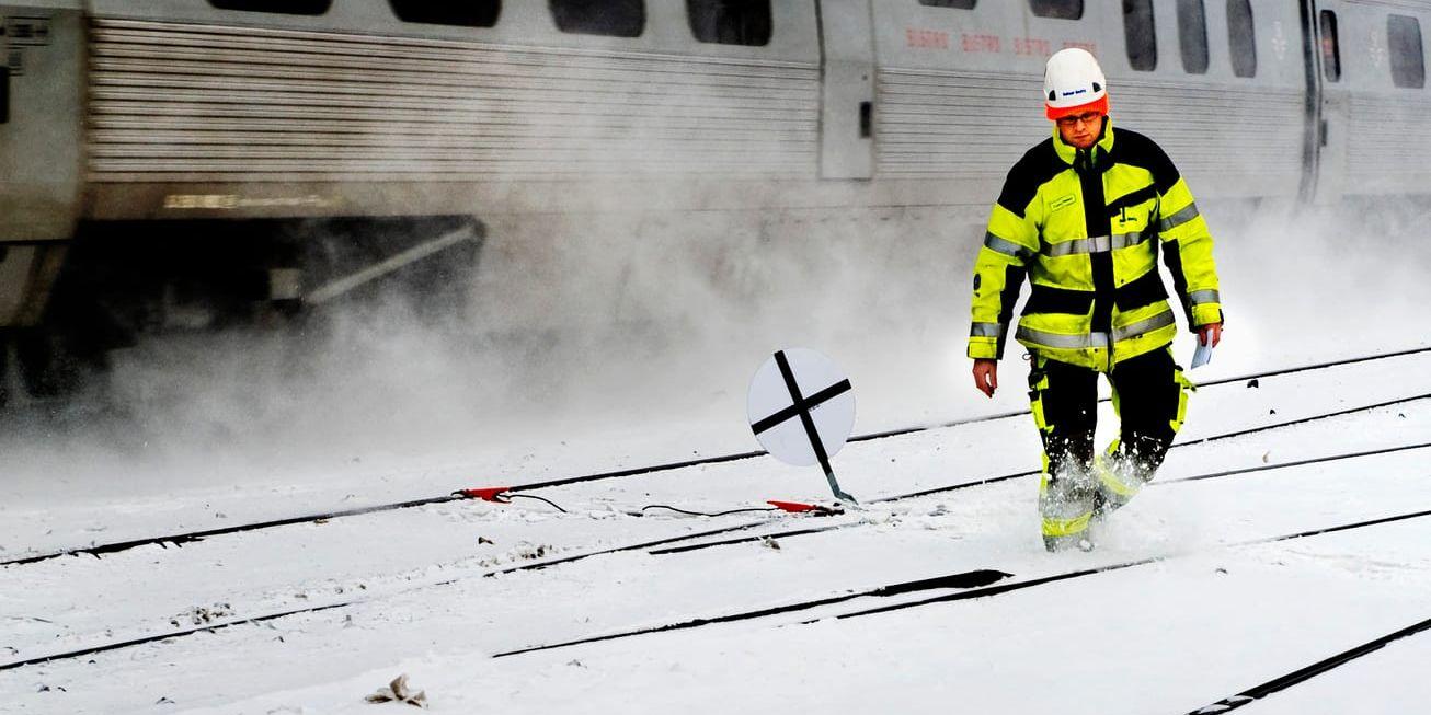 Tågstopp. Trafikverket sätter stopp för trafik på vissa tågbanor från och med onsdag på grund av ett annalkande oväder.