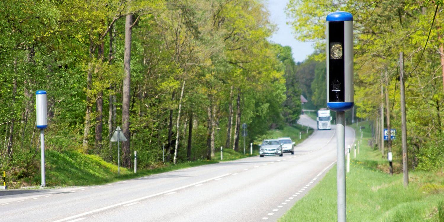 På 18 av de statliga vägsträckorna i Halland finns det fartkameror.