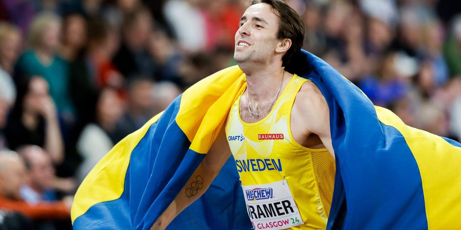 Andreas Kramer fick fira efter sitt silver på 800 meter under inomhus-VM i Glasgow.