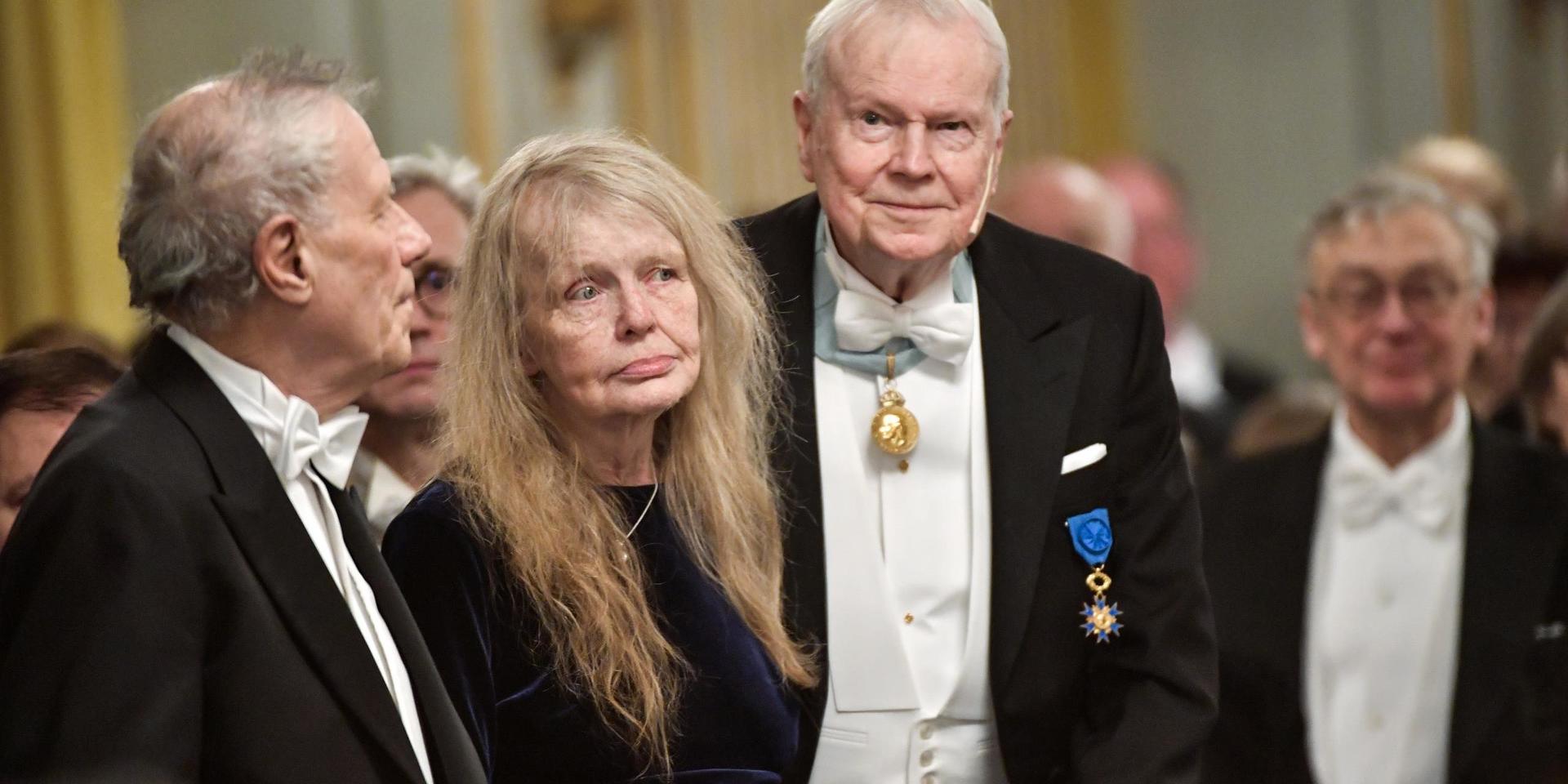 Från vänster Per Wästberg, numera bortgångna Kristina Lugn och Kjell Espmark vid Svenska Akademiens årliga högtidssammankomst i Stora börssalen i Börshuset i Stockholm 2017. Arkivbild.