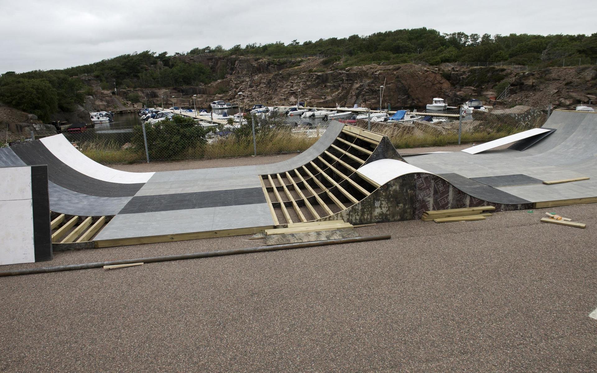 Tillsammans med Halmstad skateboardklubb har en ny ramp börjat anläggas.